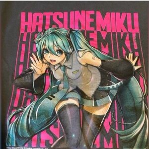 Hatsune Miku Medium Shirt